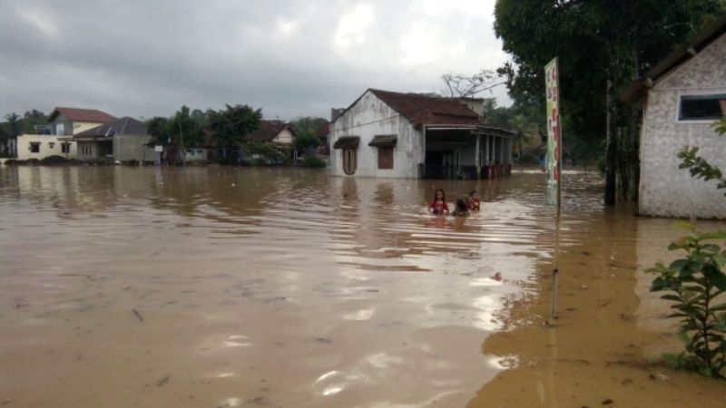 Kini Lebih Parah, Desa Tanjungsari Tasikmalaya Tak Berdaya  Diamuk Banjir